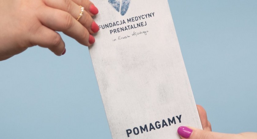 Fundacja Ernesta udziela bezpłatnego wsparcia psychologicznego po poronieniu, martwym urodzeniu, a także kadrze medycznej oddziałów ginekologiczno-położniczych, neonatologicznych