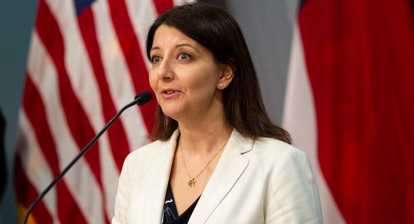 fot. NC Health Department. Na zdjęciu; Mandy Cohen, Sekretarz Departamentu Zdrowia i Polityki Socjalnej Karoliny Północnej 