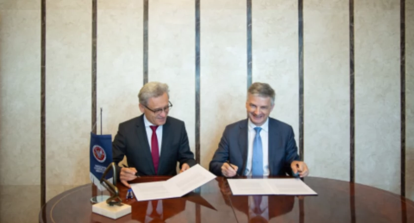 Zbigniew Gaciong, rektor WUM, Wiktor Janicki, prezes AstraZeneca