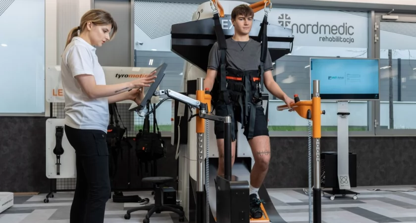 Robot LEXO. To system do rehabilitacji chodu dla dzieci i dorosłych. Umożliwia trening chodu w naturalny dla pacjenta sposób.