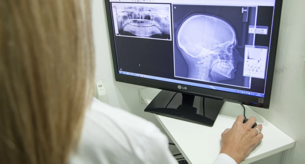 Nowe technologie medyczne, Panaceum biurokrację Lekarz dyktuje system zapisuje - zdjęcie, fotografia