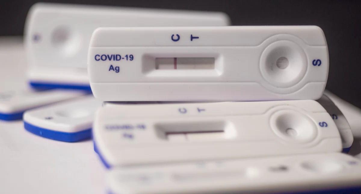 COVID-19, Dlaczego oficjalnie odnotowujemy wzrostu zakażeń - zdjęcie, fotografia
