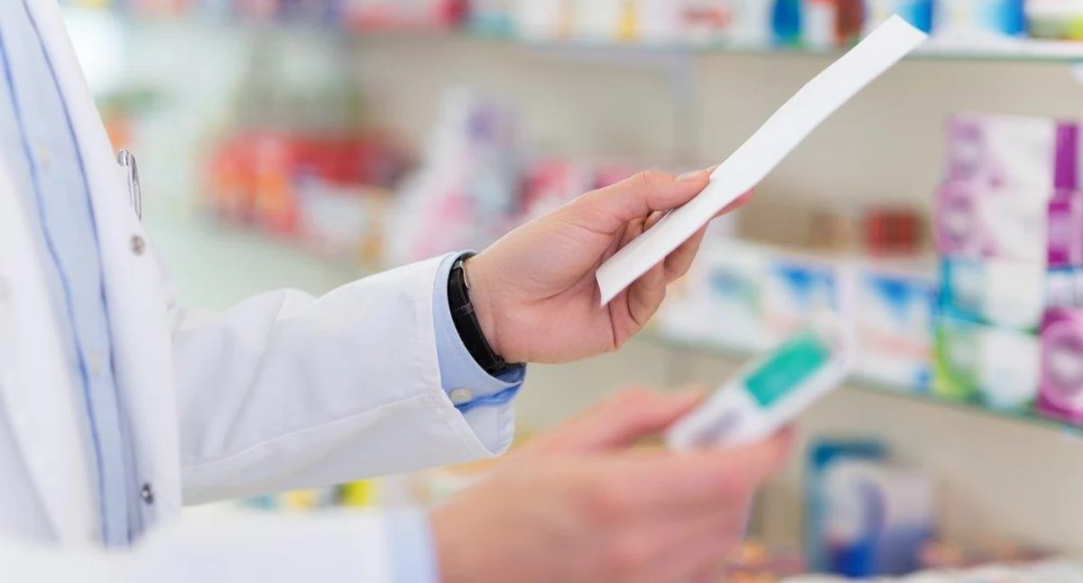 W Polsce, Apktekarska przypomina sytuacji zagrożenia życia zdrowia farmaceuta może wystawić pacjentowi receptę - zdjęcie, fotografia