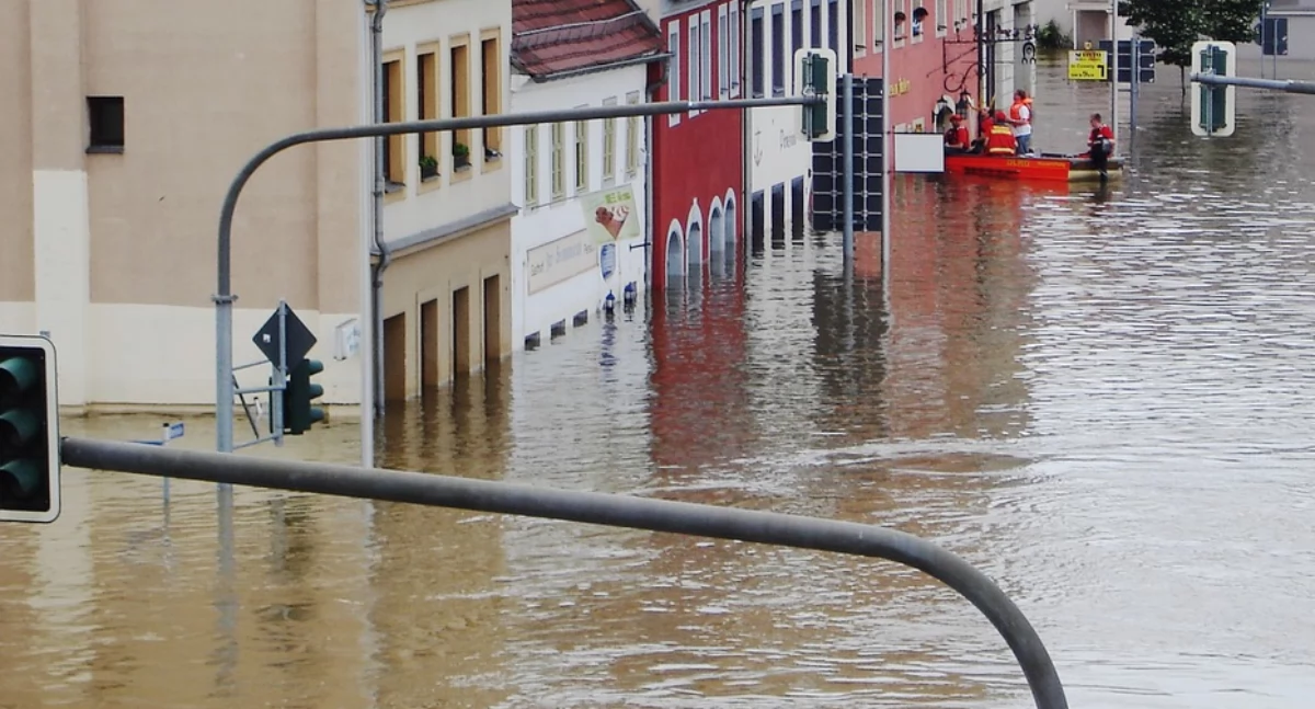 W Polsce, Jakie sygnały trzeba znać komunikacji służbami ratowniczymi obliczu powodzi - zdjęcie, fotografia