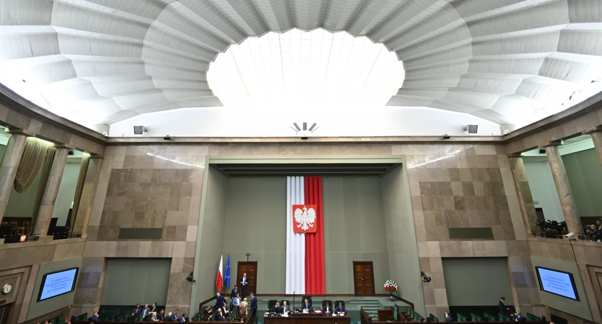 W rządzie, w parlamencie , Podwyżka akcyzy papierosy nieskutecznym sposobem zniechęcenie palenia Drugie czytanie ministerialnego projektu ustawy - zdjęcie, fotografia