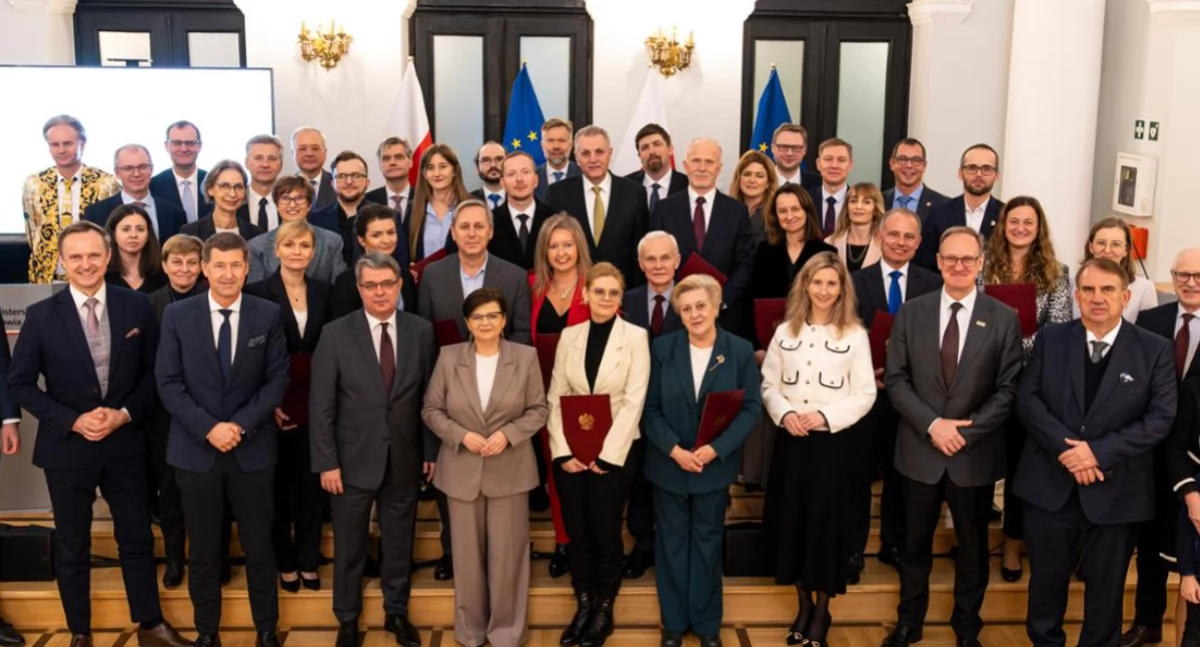 Ludzie, Izabela Leszczyna wręczyła nagrody nauczycielom akademickim wybitne osiągnięcia nauce - zdjęcie, fotografia