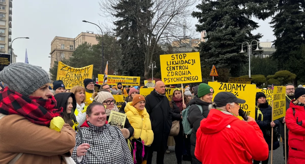 Zdrowie psychiczne, Żółty marsz obronie Centrów Zdrowia Psychicznego walka dostęp lepsze finansowanie psychiatrii - zdjęcie, fotografia