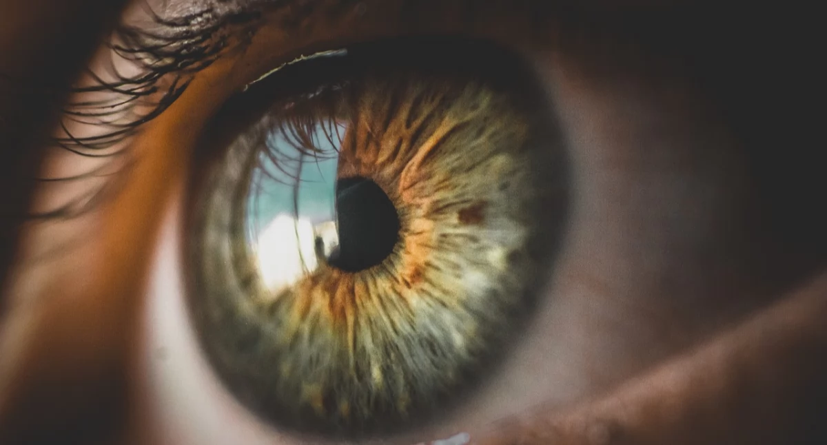 Badania kliniczne, Sztuczna inteligencja rewolucjonizuje operacje Niedowidząca pacjentka odzyskała doskonały wzrok - zdjęcie, fotografia
