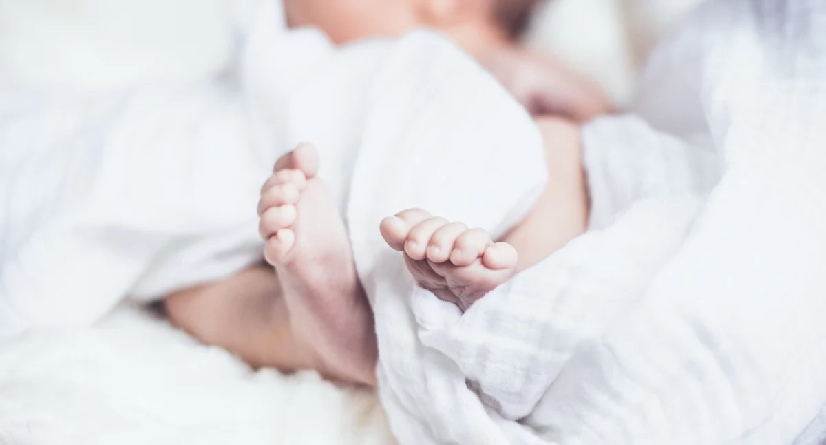 Legislacja, urlop rodziców wcześniaków dzieci urodzeniu - zdjęcie, fotografia