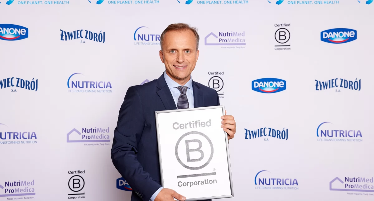 Firmy i instytucje, Producent preparatów żywienia medycznego Nutricia Polska certifikatem - zdjęcie, fotografia