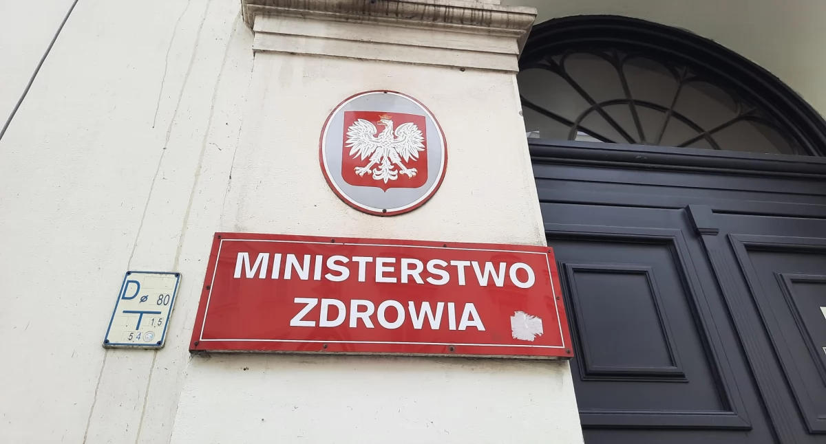 Legislacja, Minister zdrowia styczniu rząd zajmie zakazem sprzedaży nieletnim papierosów nikotyny - zdjęcie, fotografia