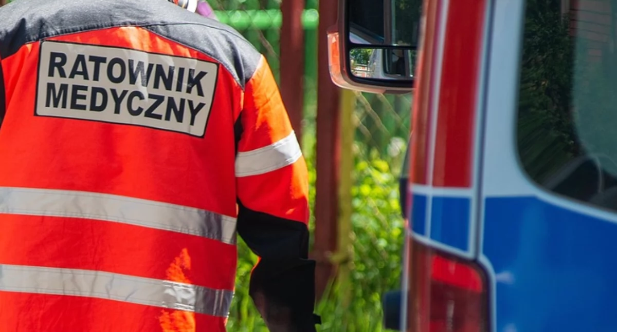 W Polsce, Agresja pijanego pacjenta Warszawie ratownik medyczny zaatakowany karetce - zdjęcie, fotografia