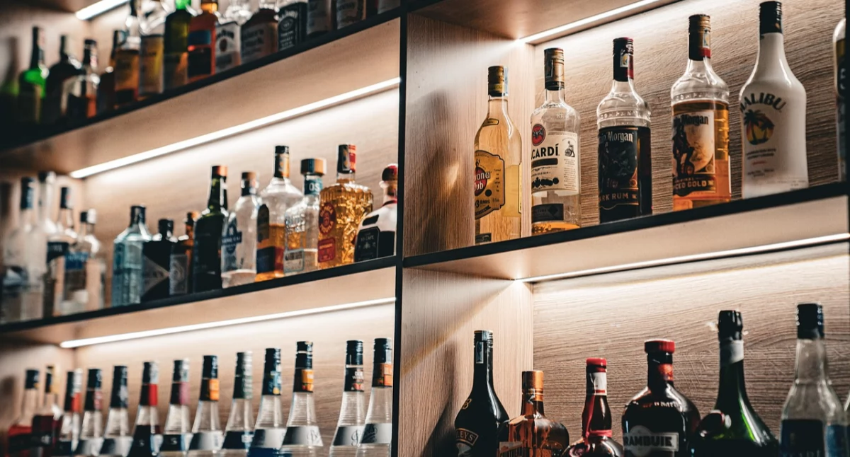 W rządzie, w parlamencie , kształtować politykę zdrowia publicznego zmniejszyć problem alkoholowy Polsce - zdjęcie, fotografia