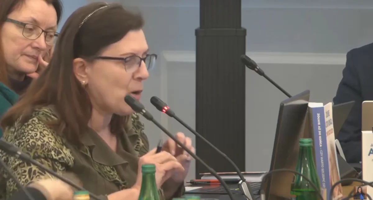 Ludzie, Naczelna Lekarska reaguje szkalowanie lekarzy Sejmie - zdjęcie, fotografia