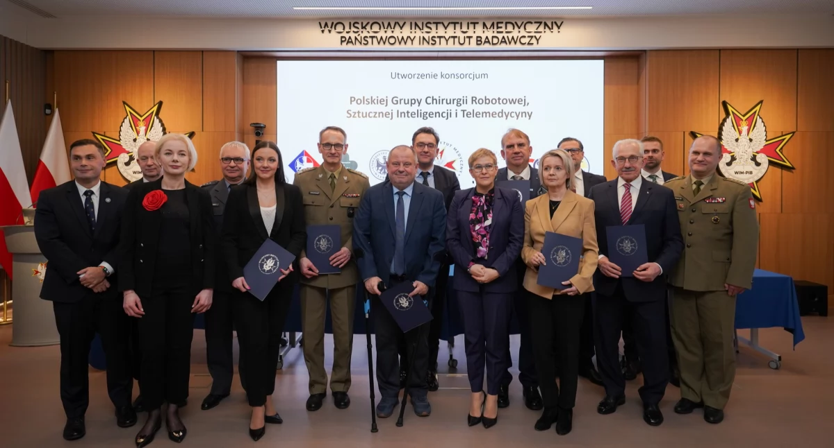 W Polsce, Polska Grupa Chirurgii Robotowej Sztucznej Inteligencji Telemedycyny Medycyny Polsce - zdjęcie, fotografia