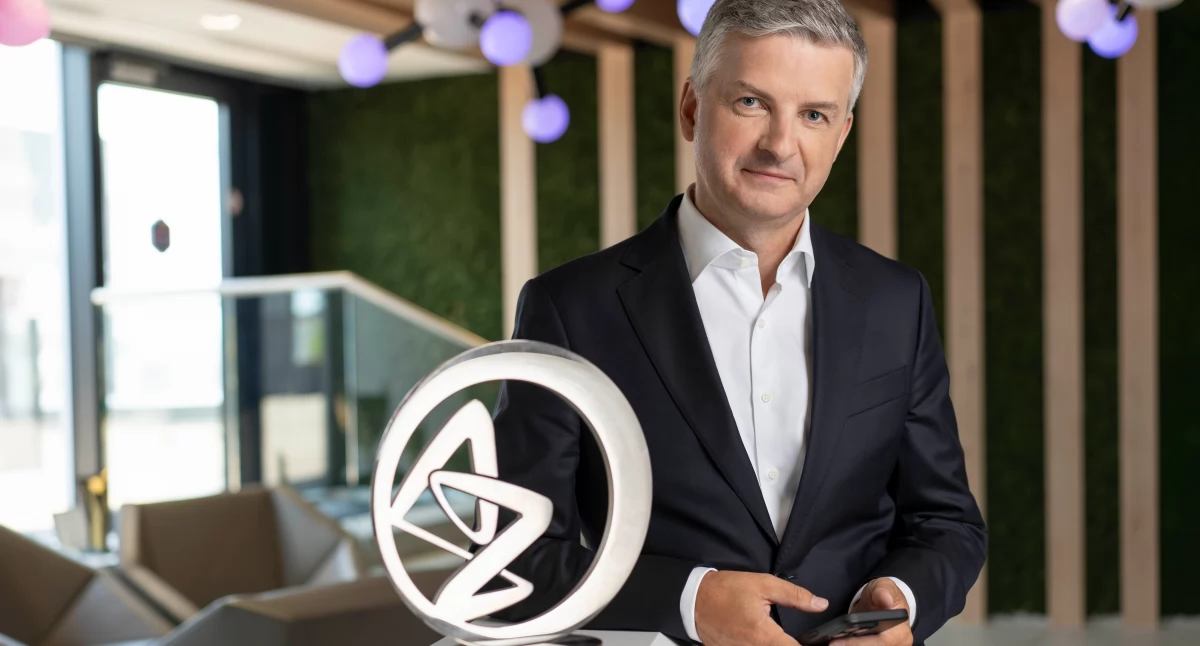 Wiktor Janicki, AstraZeneca