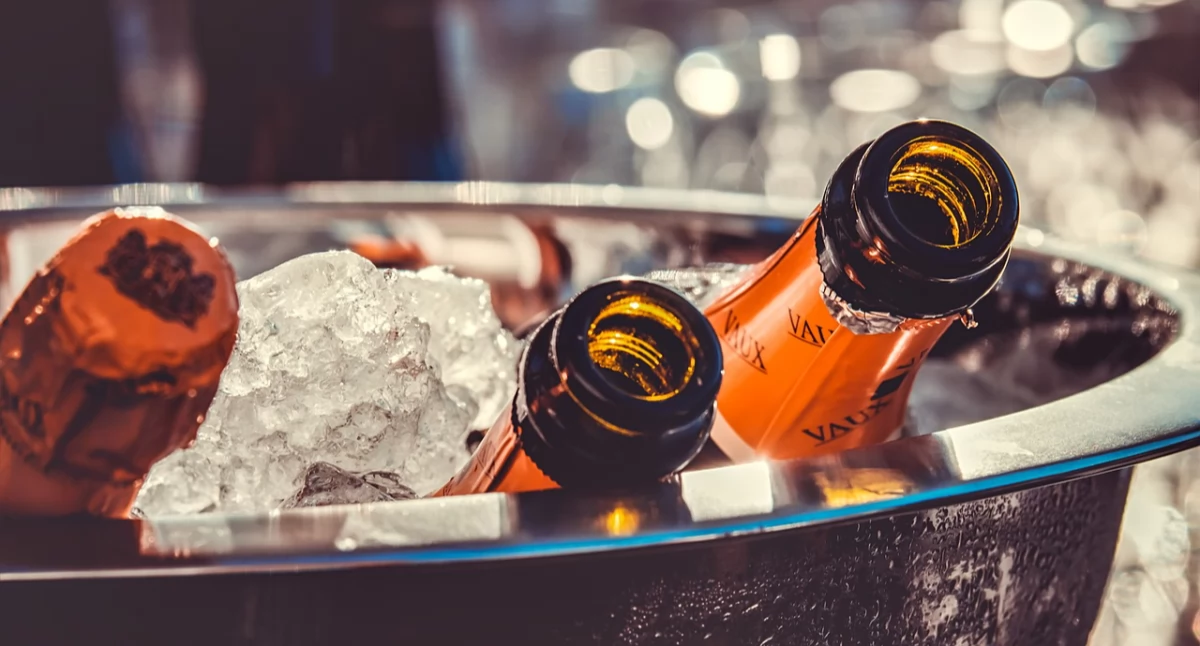 Na świecie, opakowaniach alkoholu powinny ostrzeżenia ryzyku chorób nowotworowych - zdjęcie, fotografia