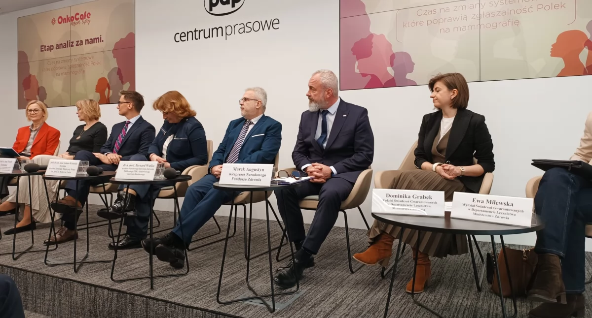 Profilaktyka, szczepienia, możemy prowadzić promocji profilaktyki opaską oczach - zdjęcie, fotografia