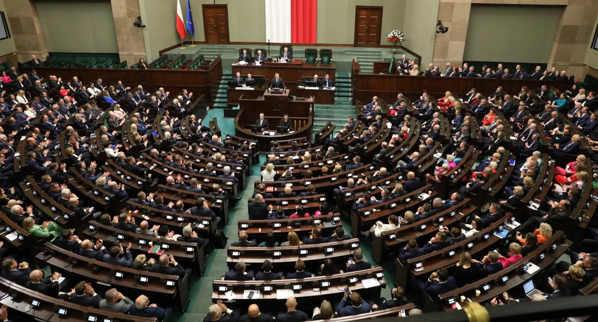 Legislacja, Posłowie zagłosowali obniżeniem składki zdrowotnej - zdjęcie, fotografia