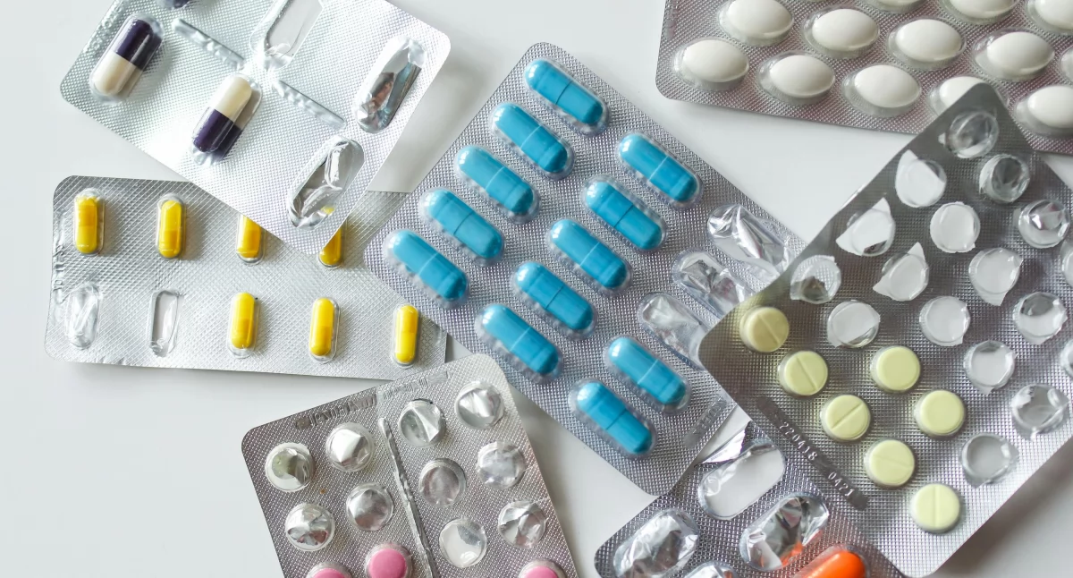 Raporty, analizy, rankingi, Rekordowa nadwyżka Prawie eksporcie produktów leczniczych farmaceutycznych - zdjęcie, fotografia