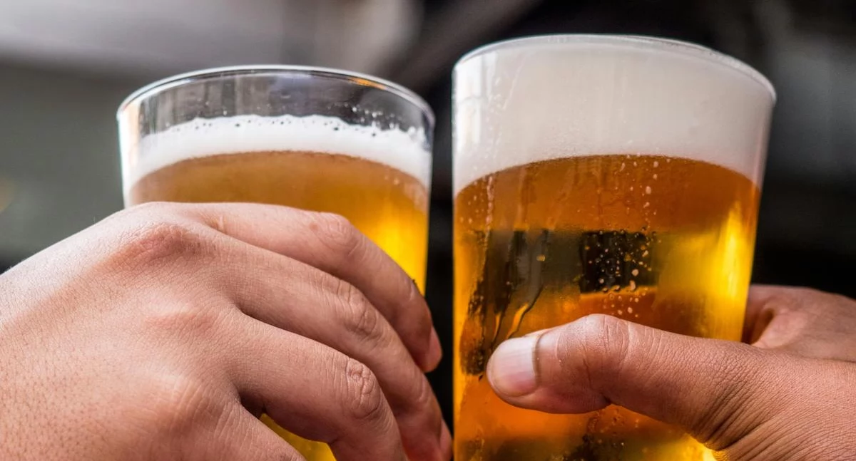Raporty, analizy, rankingi, Polacy mylą alkoholowe bezalkoholowe połowa zakazu reklamy wariantów - zdjęcie, fotografia