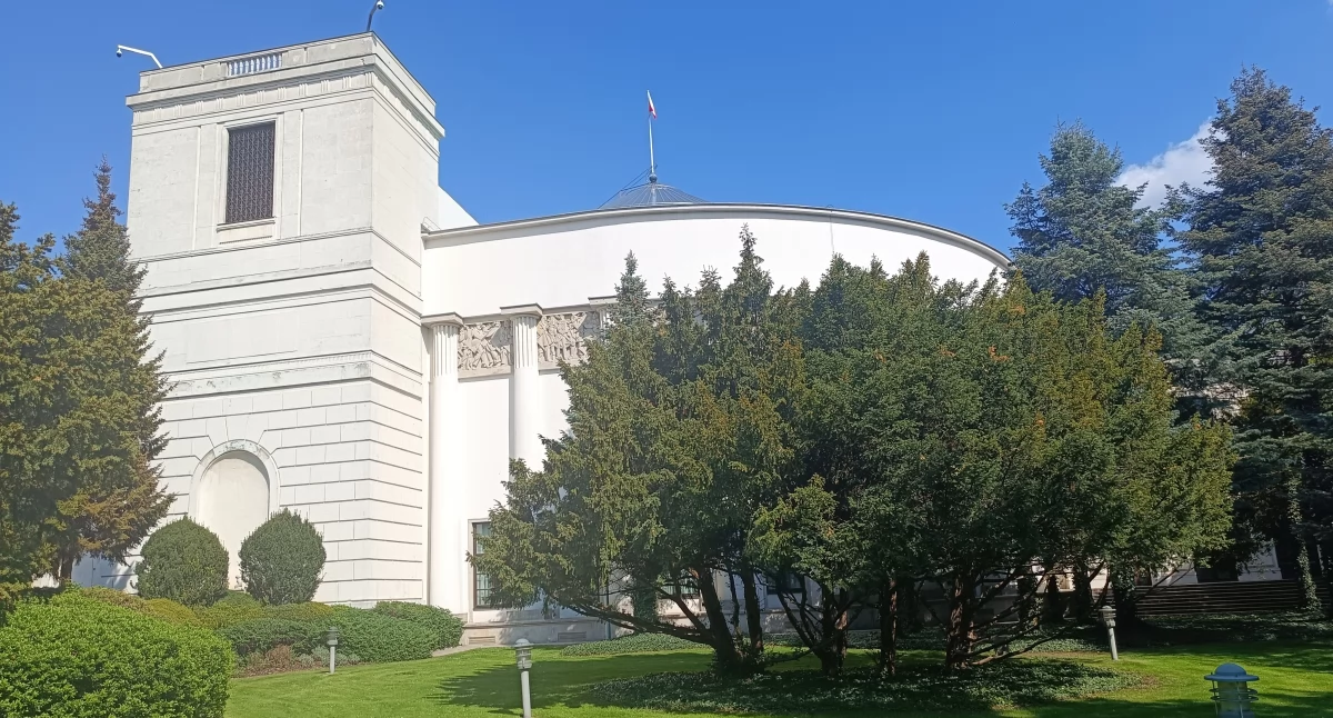 Legislacja, kosza Burzliwe obrady zespołu parlamentarnego przyszłości rynku aptecznego - zdjęcie, fotografia