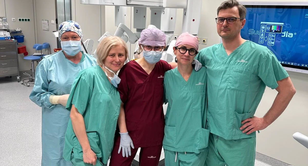 Zdrowe życie, Ponad operacji jelita użyciem robota Vinci Wrocławiu Chirurdzy więcej - zdjęcie, fotografia