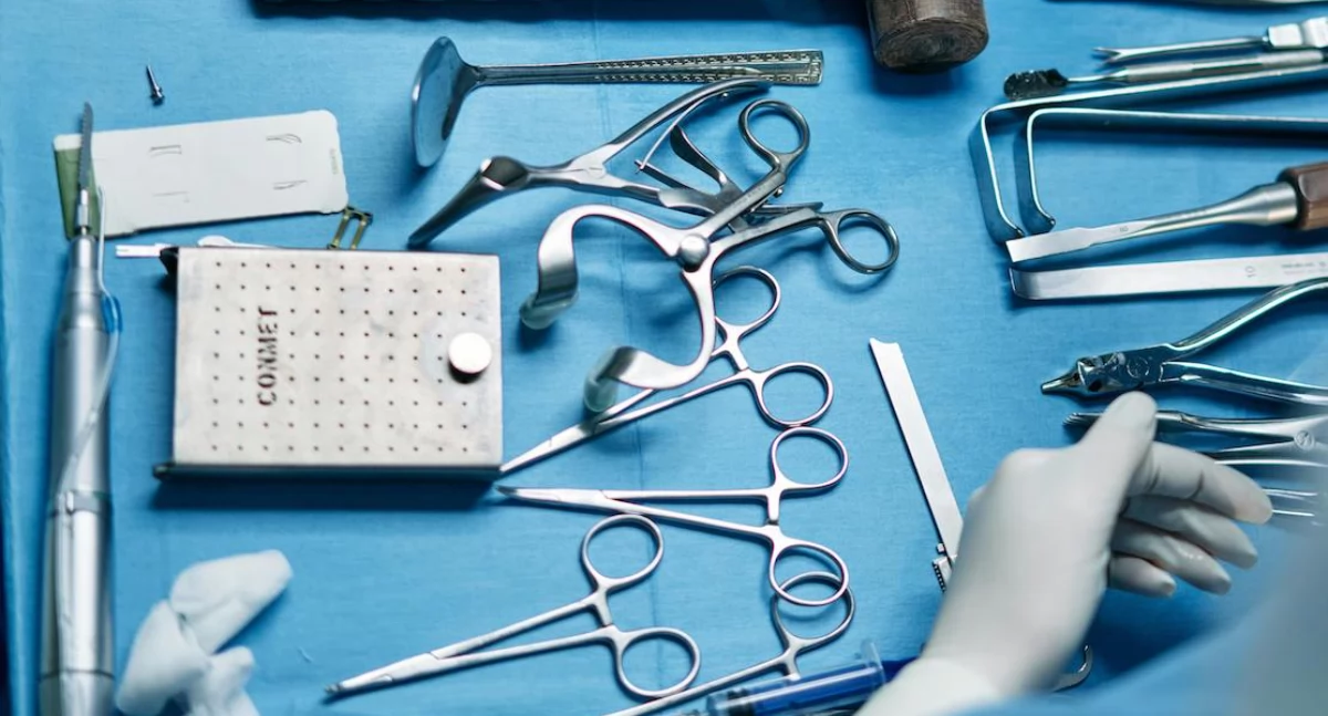 Badania kliniczne, Usunięcie jajników jajowodów może znacząco wydłużyć życie kobiet mutacjami - zdjęcie, fotografia