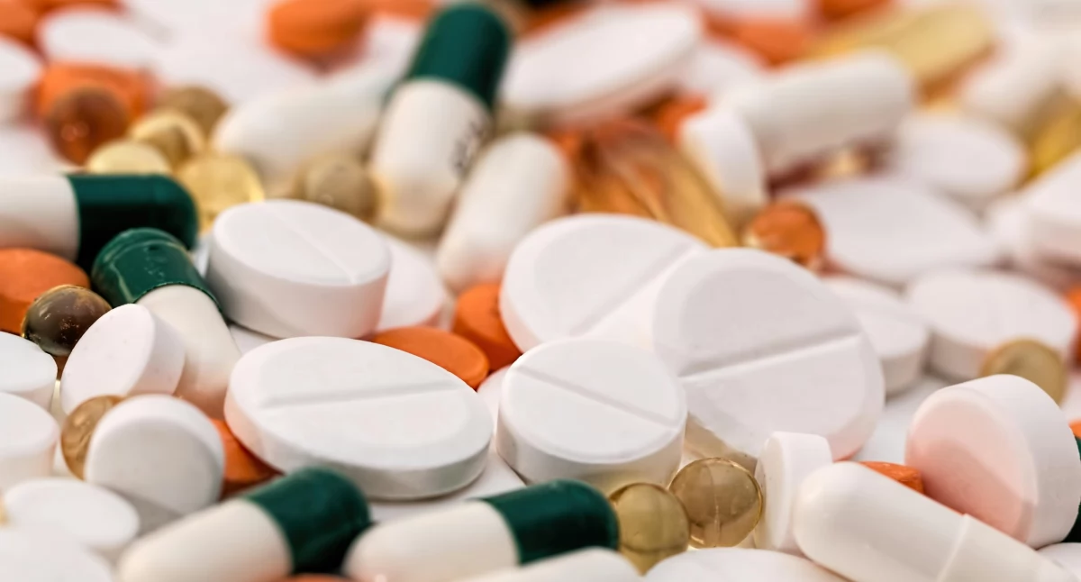 Apteki, farmacja, celowniku Kontrola obrotu lekami działań - zdjęcie, fotografia