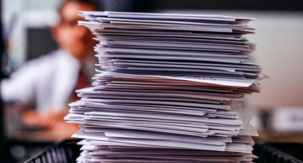 Legislacja, Koniec papierologią  Przedsiębiorcy będą musieli przechowywać papierowych zgłoszeń - zdjęcie, fotografia