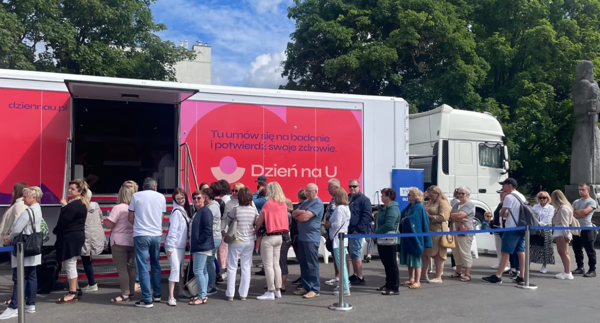 Zdrowe życie, „Zrób sobie Dzień Fundacją Rak’n’Roll bezpłatne badania dermatoskopia mobilnej przychodni - zdjęcie, fotografia