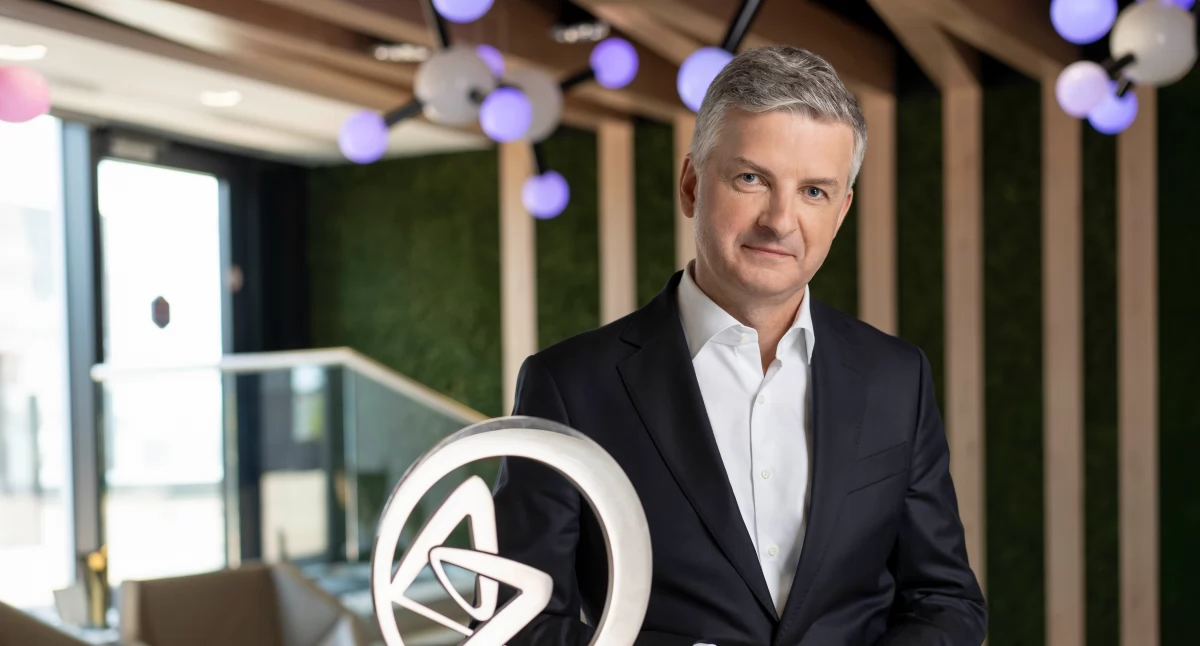 W rządzie, w parlamencie , Wiktor Janicki prezes AstraZeneca pakiet farmaceutyczny Europejskiej „Europa postawić innowacje jeśli pozostać konkurencyjna” - zdjęcie, fotografia