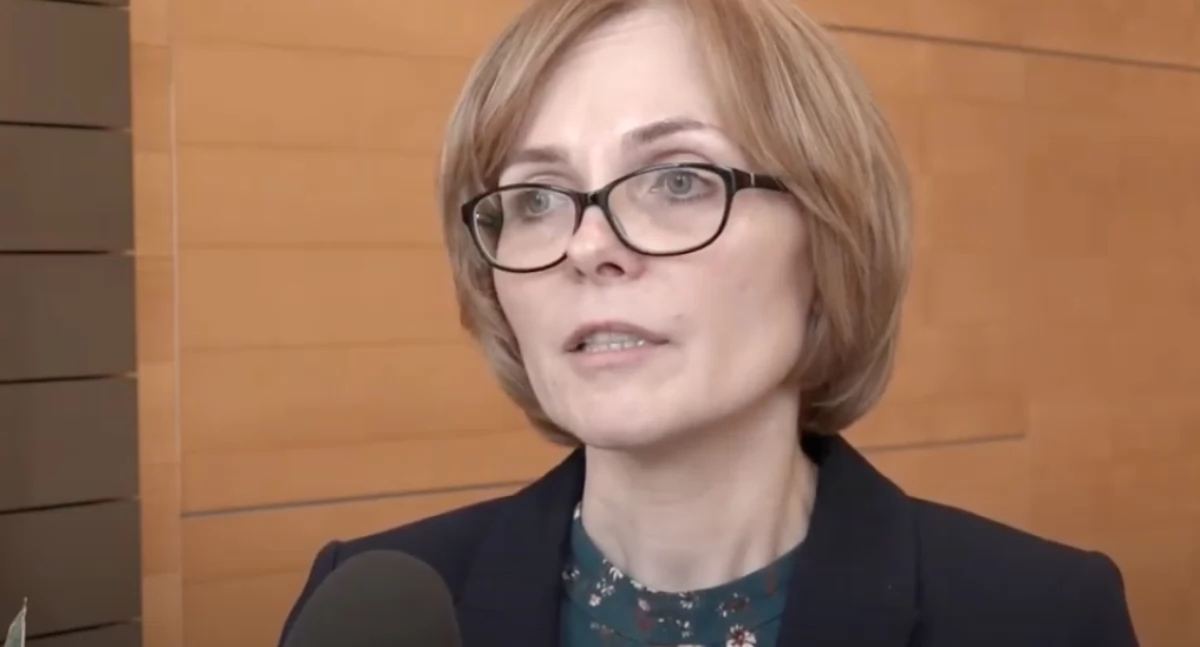 Zdrowe życie, Alina Kułakowska Poradnia neurologiczna często tylko biurko młotek - zdjęcie, fotografia