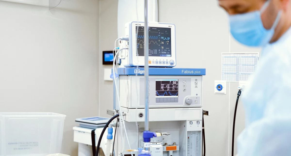 Nowe technologie medyczne, Pionierskie operacje użyciem sztucznej inteligencji robota Vinci Rzeszowie przełom chirurgii onkologicznej - zdjęcie, fotografia