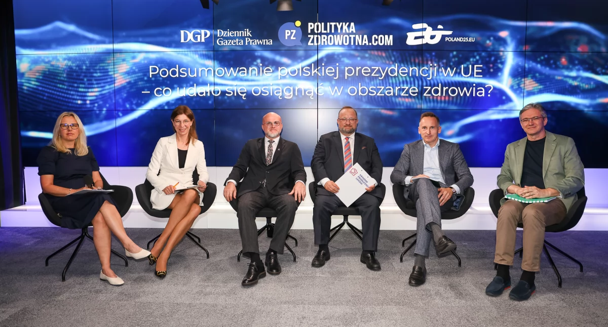 Debata Dziennika Gazety Prawnej i politykazdrowotna.com. Od lewej Patrycja Otto - Duszczyk, Anna Gołębicka, Krzysztof Łanda, Krzysztof Kopeć, Marcin Nowacki i Adam Jarubas i