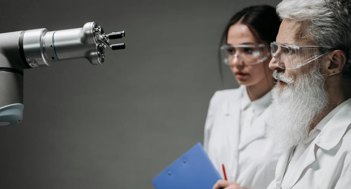 Nowe technologie medyczne, Rewolucja robotyce polscy naukowcy stworzyli samonośny kręgosłup „inteligentny” przegub robota humanoidalnego - zdjęcie, fotografia