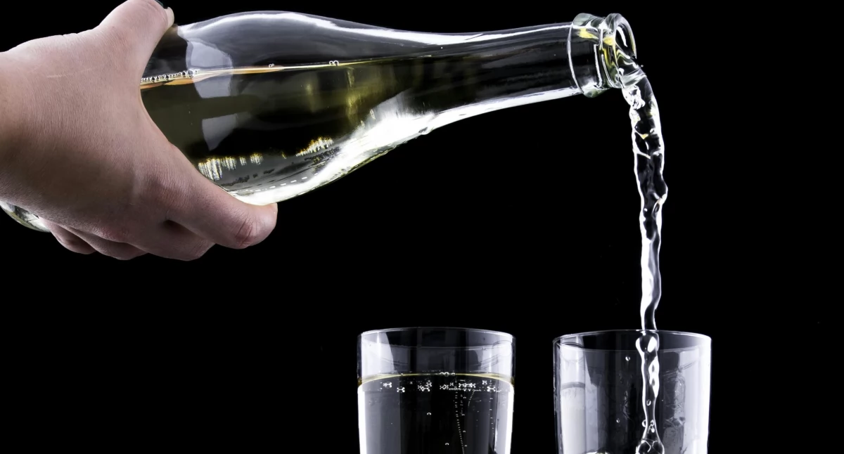 Ustawy, ostrzeżenia butelkach alkoholu Senat chronić kobiety ciąży karmiące - zdjęcie, fotografia