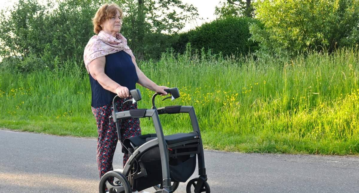 Nowe technologie medyczne, metoda leczenia choroby Parkinsona Polsce Przełomowa terapia poprawia jakość życia pacjentów dobę - zdjęcie, fotografia