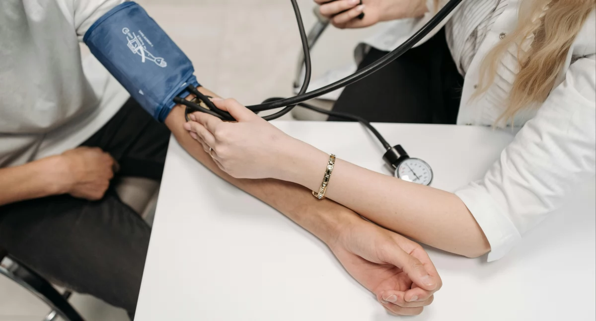 Nowe technologie medyczne, Nawet przypadków nadciśnienia może pozostawać niezdiagnozowanych Winą mankiet zmianę metody - zdjęcie, fotografia