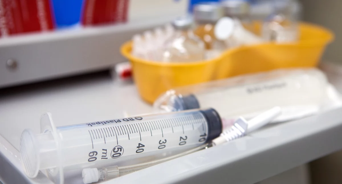 Apteki, farmacja, Krztusiec półpasiec Więcej refundowanych szczepień dostępnych aptekach - zdjęcie, fotografia