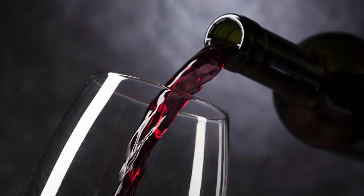 Legislacja, Prezydent mówi „nie” podwyżkom akcyzy Alkohol słodkie napoje pozostaną tańsze kosztem zdrowia budżetu - zdjęcie, fotografia
