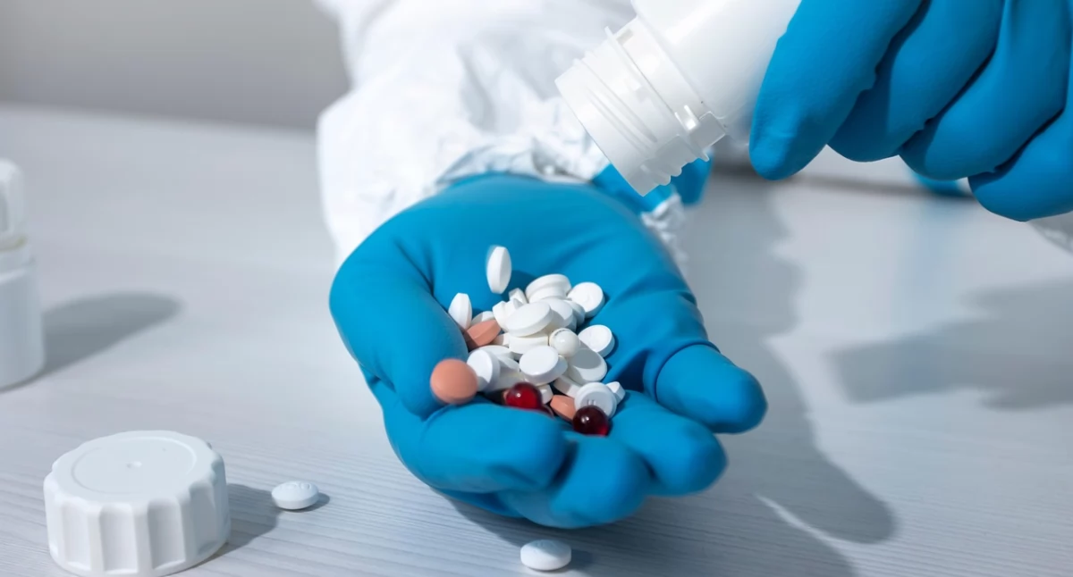 Badania kliniczne, Ibuprofen paracetamol mogą przyspieszać antybiotykooporność ostrzegają naukowcy - zdjęcie, fotografia