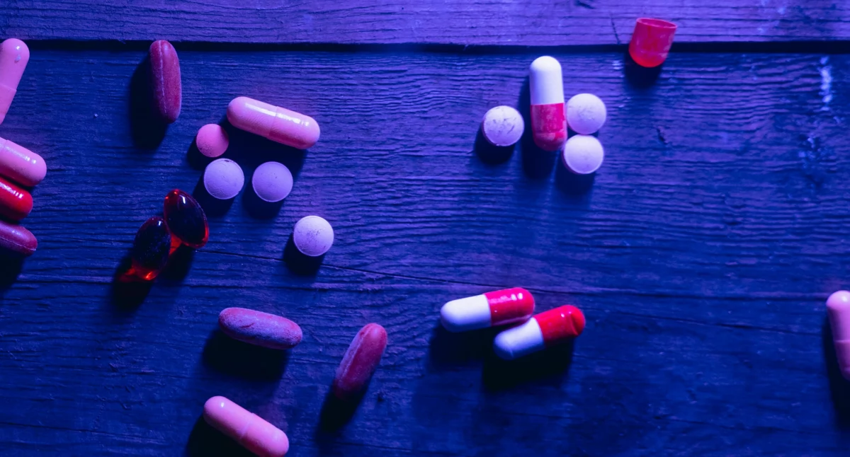 Leki, Psychiatra Uzależnienie zaczyna tabletki system hoduje uzależnienie leków dzięki receptomatom czarnemu rynkowi - zdjęcie, fotografia