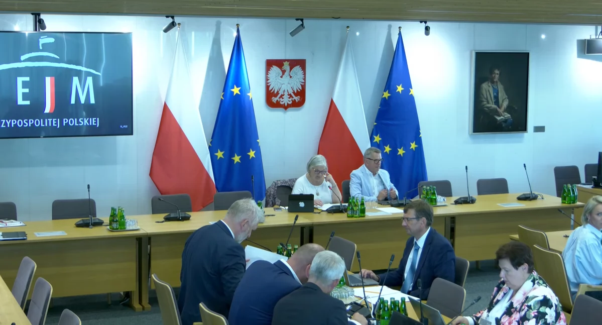 Legislacja, nadwykonaniami prezentują finansowania - zdjęcie, fotografia