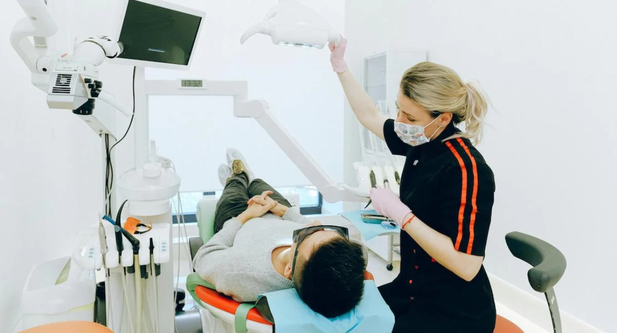 Firmy i instytucje, apeluje Ministra Prezydenta Lekarze dentyści ostrzegają przed patologiami systemie - zdjęcie, fotografia