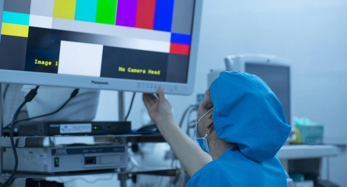Szpitale, instytuty, Rewolucja leczeniu guzów głowy Gdańsk dołączył grona ośrodków technologią - zdjęcie, fotografia