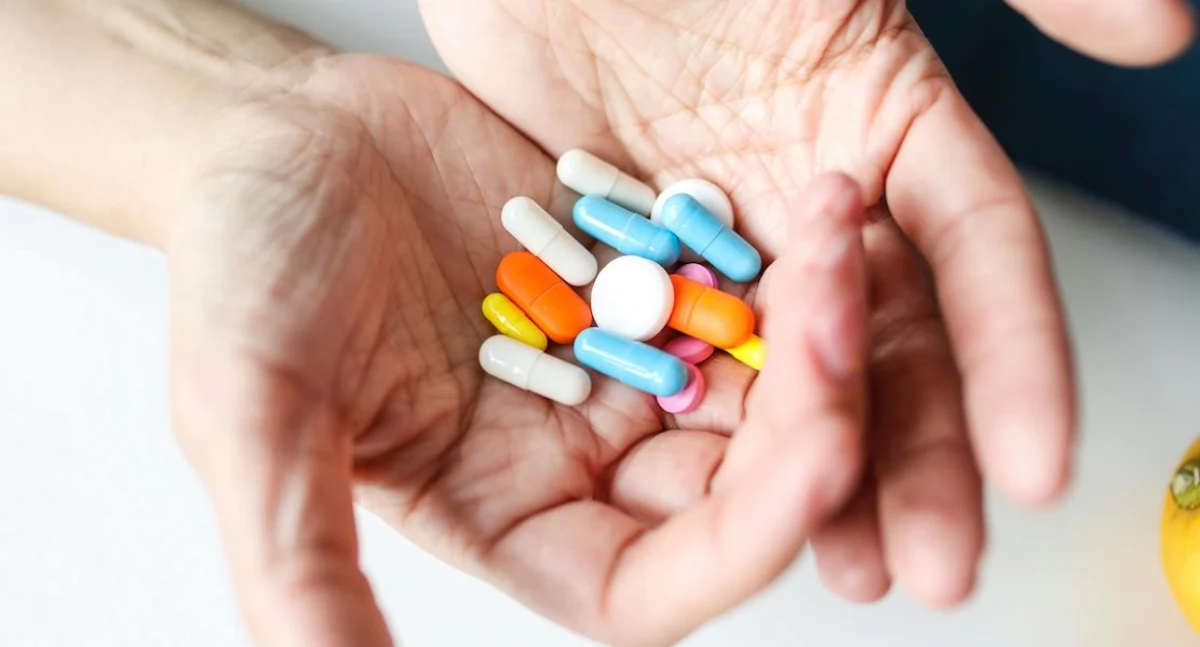 Firmy i instytucje, wojnie reklamami leków Listy ostrzegawcze największych farmaceutycznych - zdjęcie, fotografia