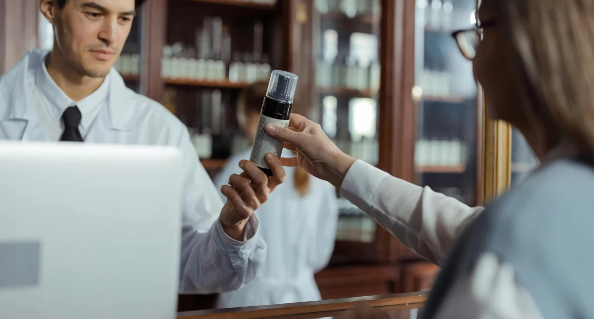Apteki, farmacja, Naczelna Aptekarska apeluje apteka punkt zwrotu butelek Apteki zapowiadają walkę prawną - zdjęcie, fotografia