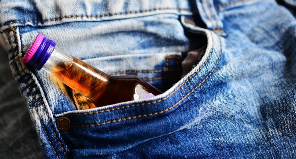 Trendy, Nocny zakaz sprzedaży alkoholu Warszawie tylko częściowy Rezygnacja wiceprezydenta ostrej debacie - zdjęcie, fotografia