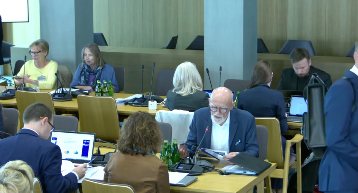 Legislacja, Koniec raportowania faksem Ministerstwo Zdrowia zapowiada nowoczesny system danych szpitali - zdjęcie, fotografia